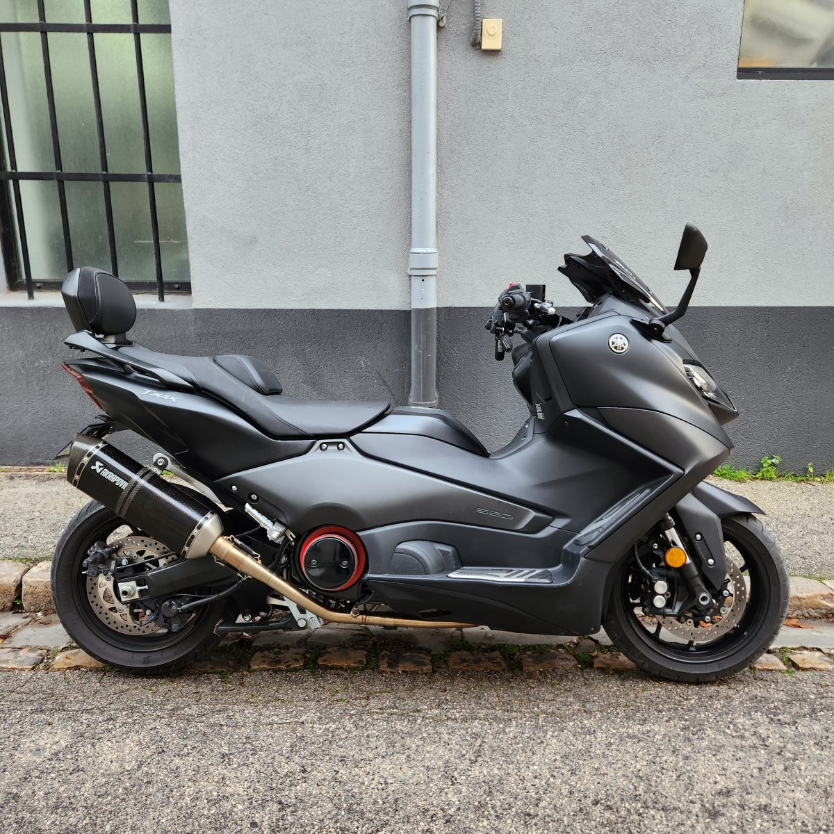 TMAX 560 préparé tmax france eg moto