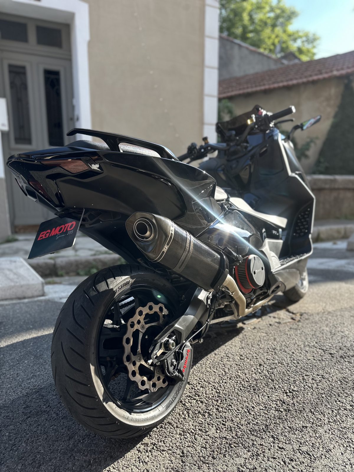 Ligne d’échappement Akrapovic Racing avec collecteur titane pour TMAX